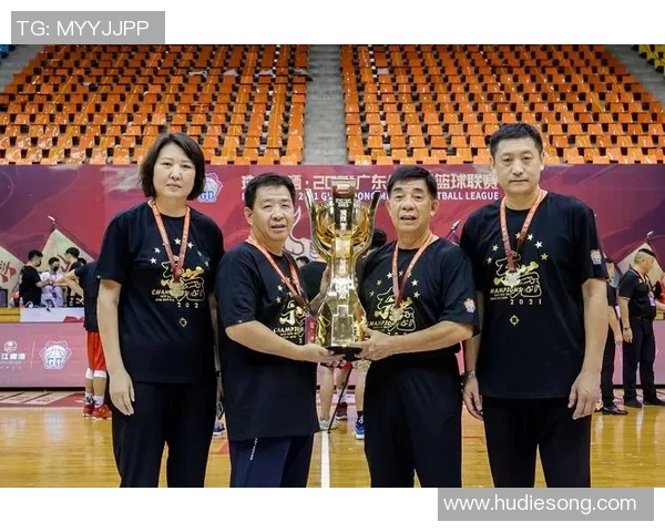 西安篮球队与重庆篮球队赛后分析力量对比与战术探讨